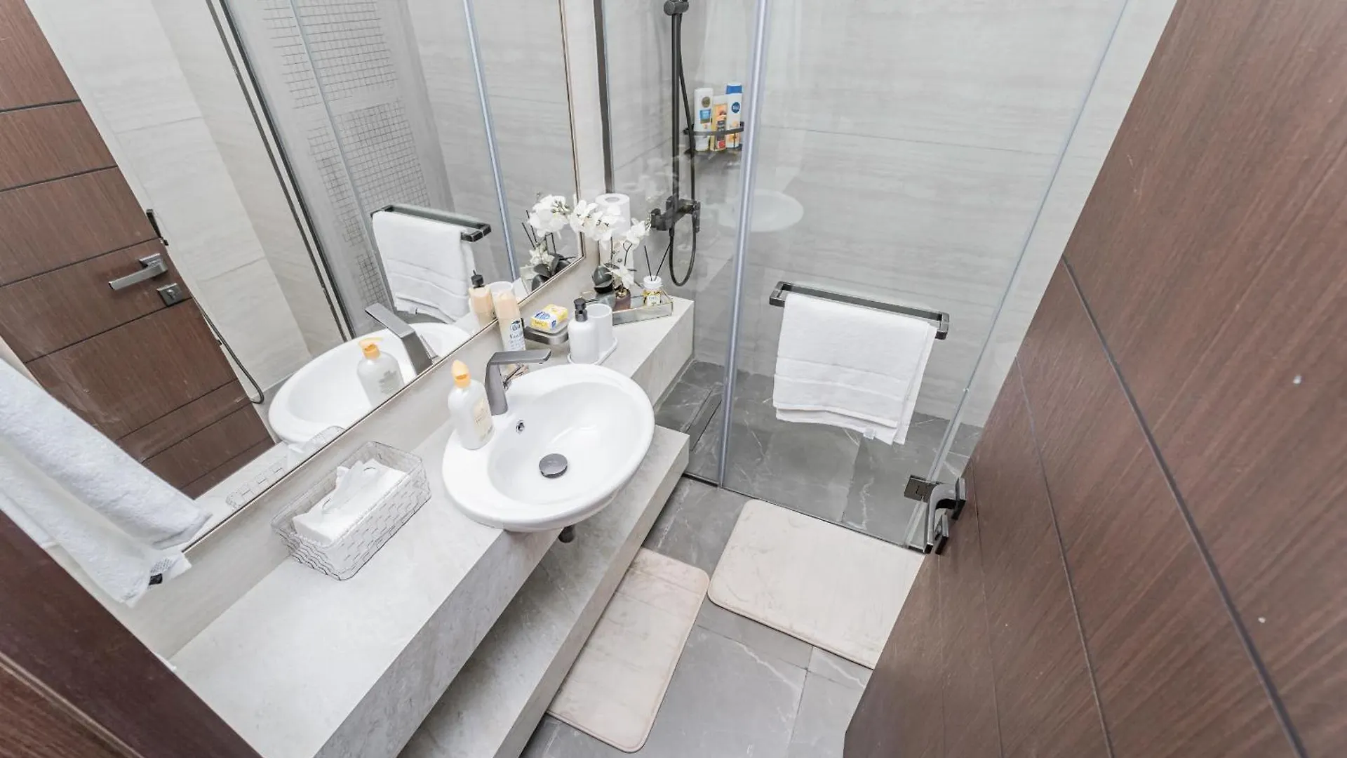 Brand New 2Br In Nobles Tower - Pool Gym And Premium Business Bay Living, Managed By Think Realty Lägenhet Dubai
